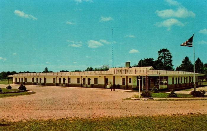 Bakers Triangle Motel (Casons Triangle Motel, Hulls Triangle Motel) - Old Postcard (newer photo)
